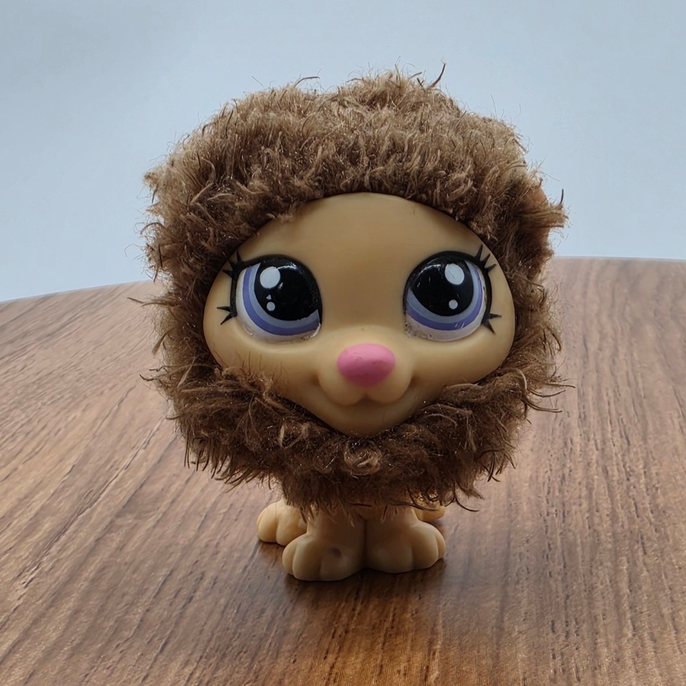 Littlest Pet Shop LPS Lion Tan Brown Fuzzy Flocked Mane Purple Eyes Hasbro 2574